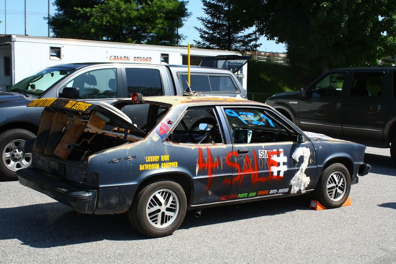 Illustration for article titled The 24 Hours Of LeMons New England 2009 Über Gallery, Part 1